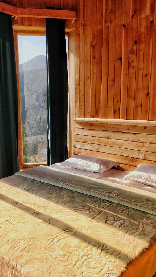 Loghouse At Khajjiar Lake Zewnętrze zdjęcie