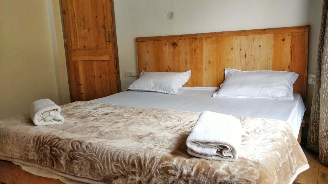 Loghouse At Khajjiar Lake Zewnętrze zdjęcie